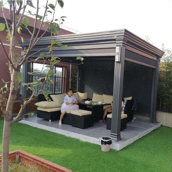 Pergola de alumínio revestida com telhado revestido com motor