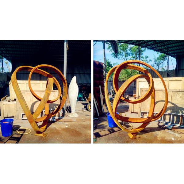 Сталь Corten конспекта современного кольца конспекта деревенская ваяет большие статуи металла