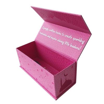O luxo imprimiu a caixa de presente rígida cor-de-rosa do cartão com fechamento magnético
