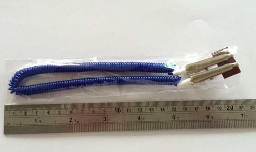 Individually packaged heavy blue spring coil chain holder w/2pcs crocodile imprinted clips