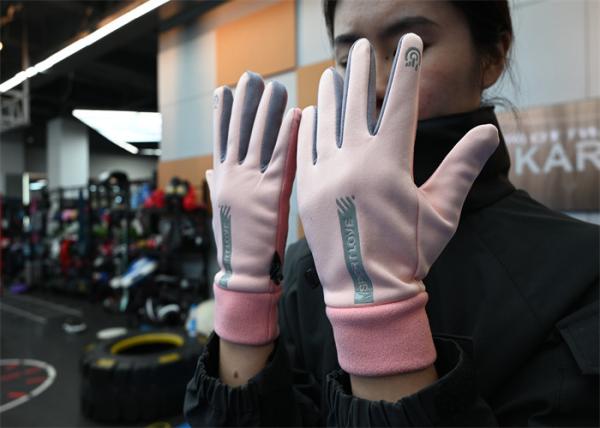 Winter Workout Gloves: Windproof & Touchscreen Compatible