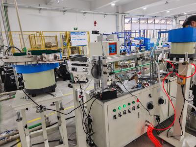 Máquina de pegado resistente a tornillos de alta eficiencia 10000-40000pcs/hora para el anti aflojamiento
