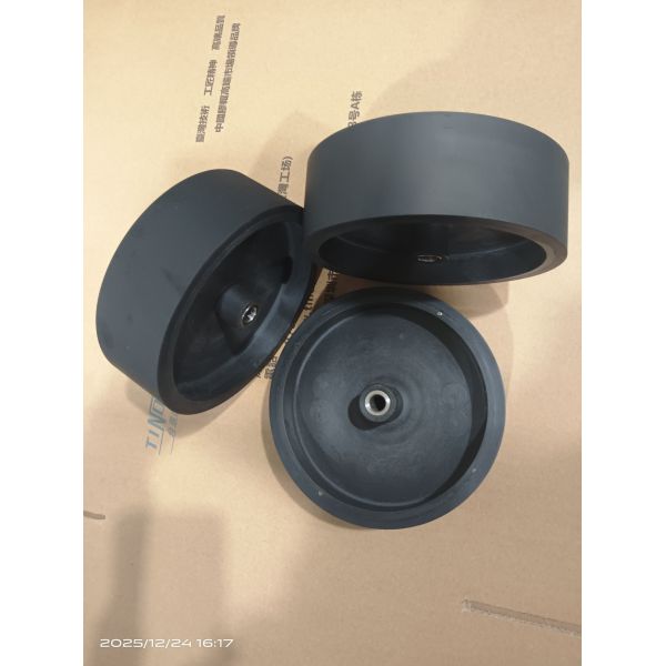 Low Noise Level Rubber Roller Wheel Offering Anti Aging Benefits Perfect for Tennis Clubs