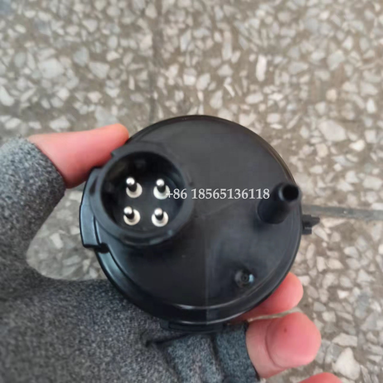 Original Vacuum Switch Sensor VOE20565673 20565673 for  EC210 EC240 EC290 EC360 E330 EC460 Air Pressure Sensor
