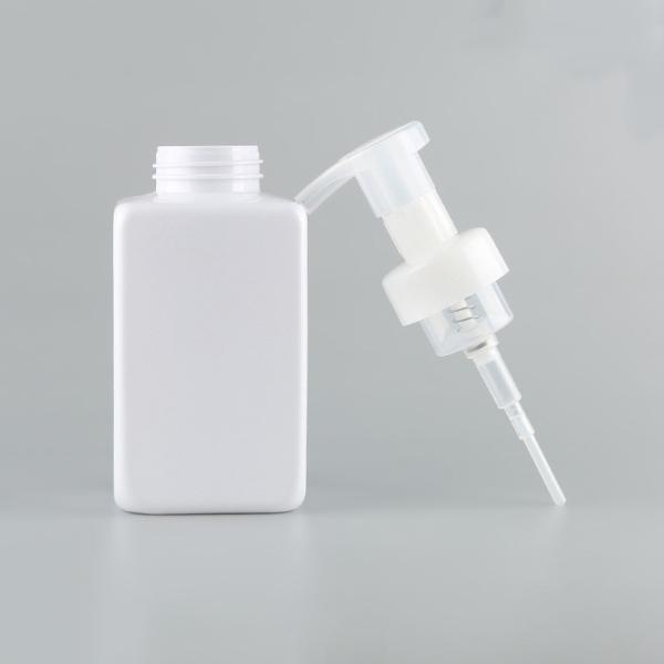 Бутылка пластиковой упаковки дезинфицирующего средства руки с насосом пены