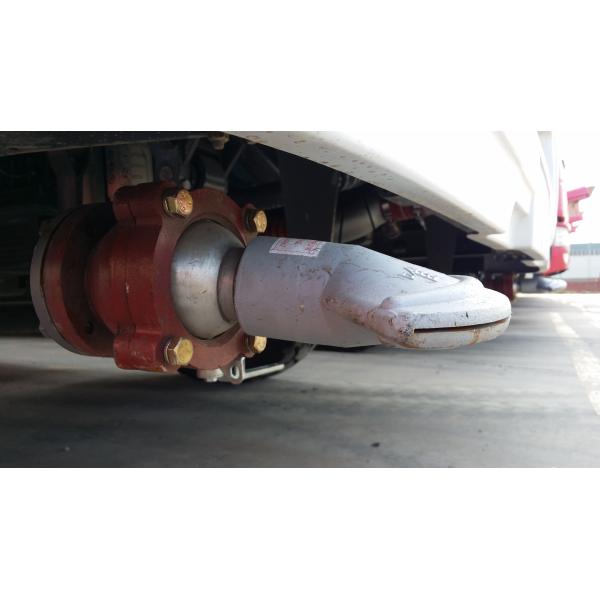ZZ5257M3247N Green / Red / White Sinotruck Howo Water Tanker Trailer 25000L