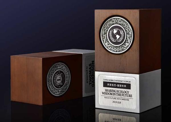 Aluminum Base Wooden Award Plaques 3D Customized Logo Souvenirs For Enterprise
