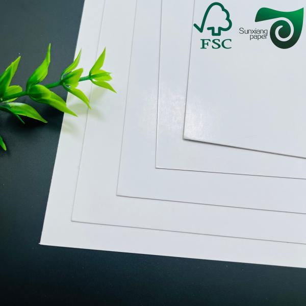 Papier recouvert de C2S blanc recyclable certifié FSC Finition très polie 300 gm 350 gm