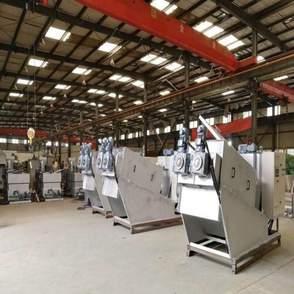 Sistema de tratamento de águas residuais integrado direto para águas municipais e resíduos industriais