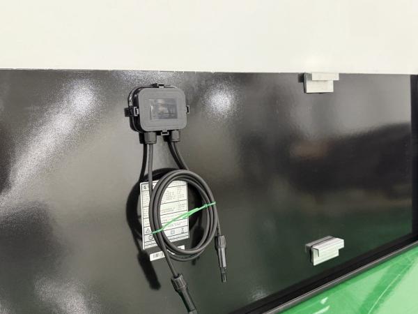 Intégration des bâtiments durables Carreaux de toiture solaires résidentiels avec coefficient de température de tension en circuit ouvert -0,24%