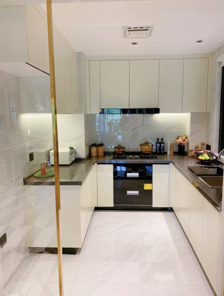 Modern Design Melamine Finish With Quartz Stone Waterfall Island Kitchen Cabinet