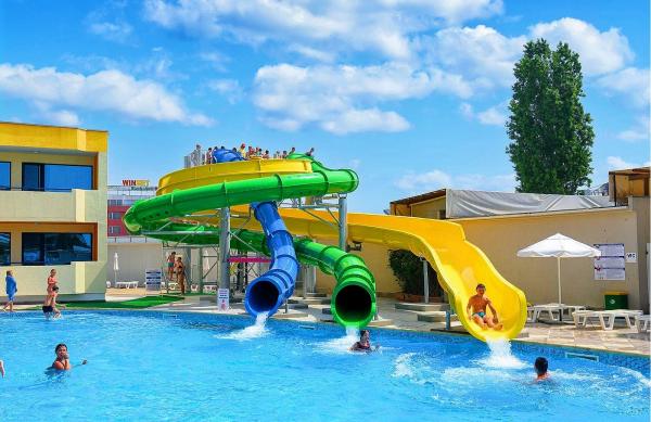 Water Playground Sports Swimming Pool Equipment Toy Fiberglass Tube Slide