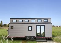 Chambre minuscule préfabriquée en acier légère à roues avec le mur et la remorque de panneau 