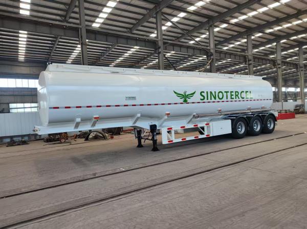 45CBM 3-Compartment Oil Tanker Semi-Trailer – White 3-Axle, Heavy-Duty Performance