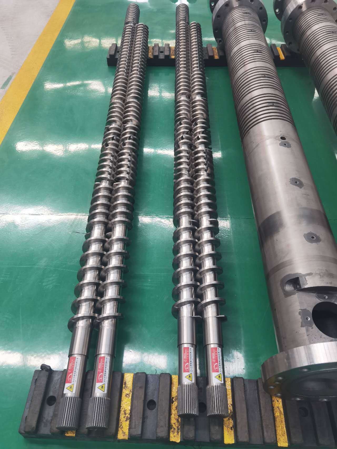 Parallel Twin Screw and Barrel for Extruder with High-grade Alloy Steel, 0-600rpm Speed, and Up To 300°C Temperature Resistance