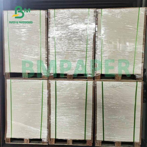 ビジネスカード の 製作 に 用い られる 片面 の 白い コーティング 紙 紙