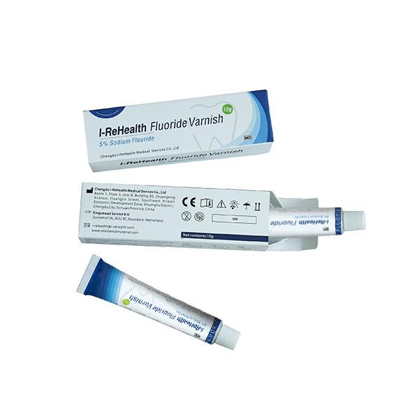 O verniz do fluoreto de sódio da resina natural 22600ppm para adultos repara a desmineralização