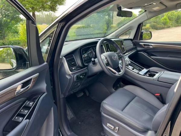 Essence principale des sièges MPV 2.0T de version de la série 390T Zhizun de Trumpchi M8 2021 grande 7