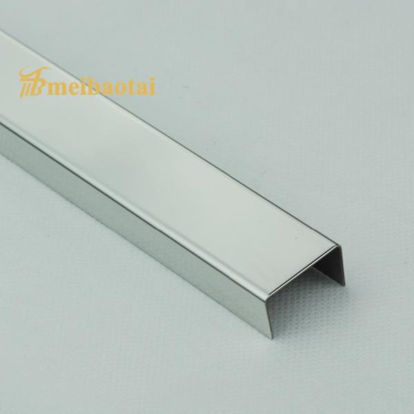 A borda redonda de aço inoxidável do espelho telha a dureza 200HV da guarnição U6 X 2438mm