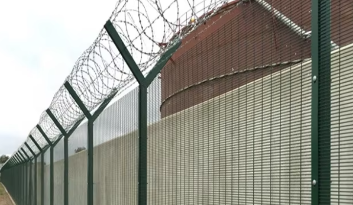 Green Color 358 Security Fence with Y Post Razor Wire on Top for Prison
