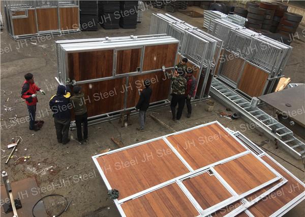 Painéis galvanizados da tenda do cavalo do mergulho quente com porta deslizante e porta do alimentador