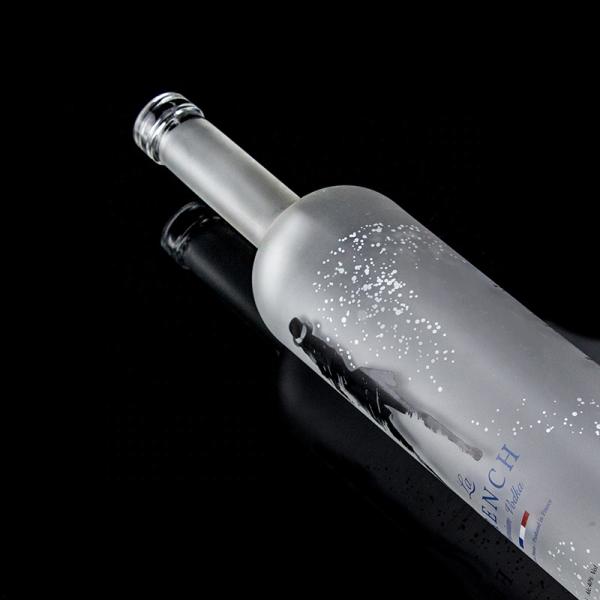 Glass 750ml 500ml Decal Printing Vodka Bottle With Frosted Design And Base Material