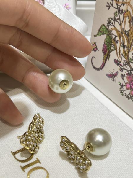 Butterfly Luxury Pearl Earrings Sophisticated With 18mm Hollow Carved Design
