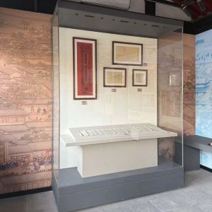 Generous Wall Vitrine with Automated Panels Environment Control Surface Or Built-in for Museums