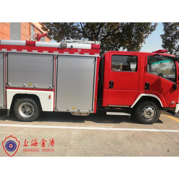6 Seats 4x2 Drive Rescue Foam Fire Truck With Two Years Warranty Period