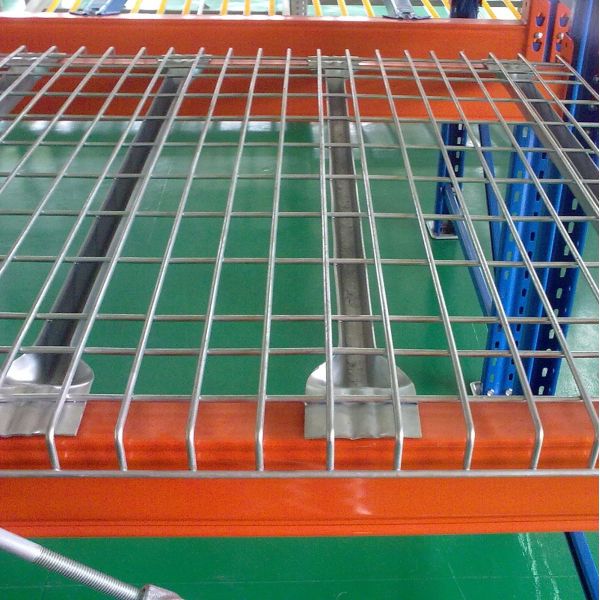 OEM ODM Hot Dip Steel Wire Storage Warehouse Painted Waterfall Wire Pallet Rack Welded Mesh Flared Decking Corrosion Protection