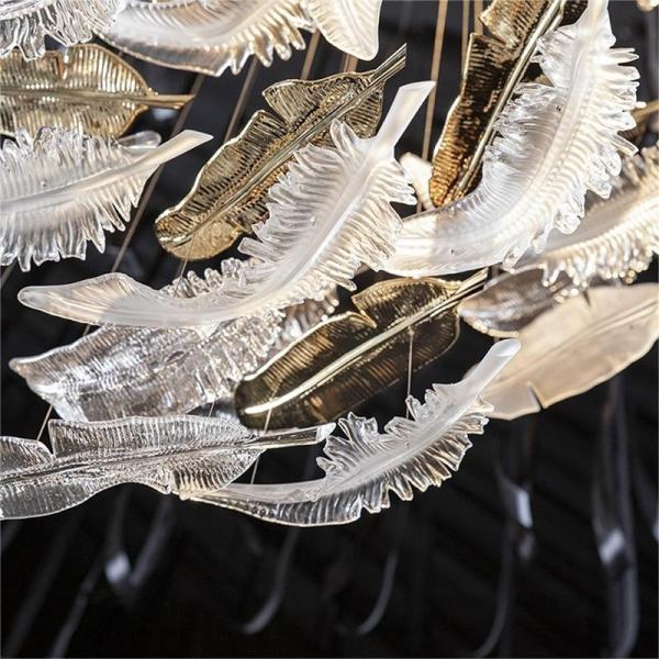 Современное искусство Стеклянные луковицы из перьев