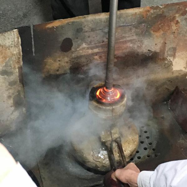 Finely Polished Glass Wine Decanter With Finger Hole Finger Hold Punt