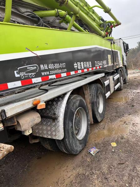 Used Zoomlion 63m concrete pump truck price in 2019, special sale
