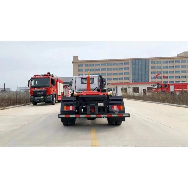 4*2 Lift Hook Swing Arm Garbage Transport Compactor Truck in 5620mm*2100mm*2300mm Dimensions