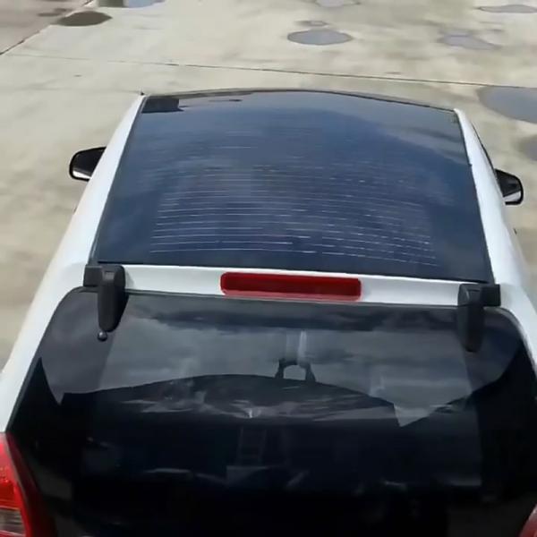 Carro urbano elétrico híbrido movido a painel solar, economia de energia sustentável