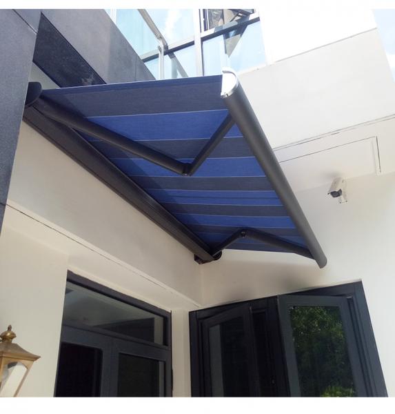 Toldo retractable al aire libre de la todo-tarjeta resistente un toldo comercial para los restaurantes