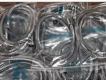 Fabricación de tubos de ducha de PVC de alta presión con diseño moderno