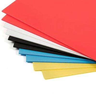 Le poids léger réutilisé par feuille de Coroplast de polypropylène a adapté aux besoins du client