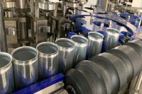 Juice Seaming Carbonated Bottling Equipment universel pour l'industrie des boissons