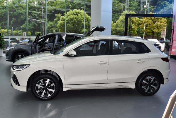 New Energy Vehicles BYD E2 Model Luxury 5 Seats Left Hand Drive