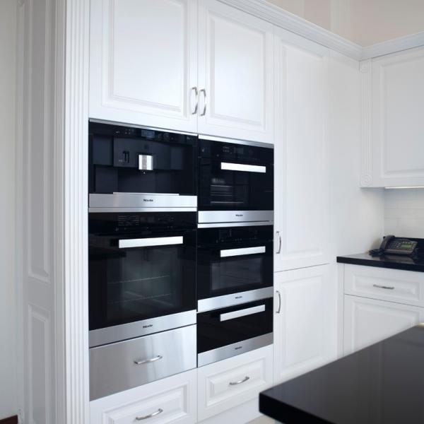 White Solid Wood Kitchen Cabinet Customized European Style