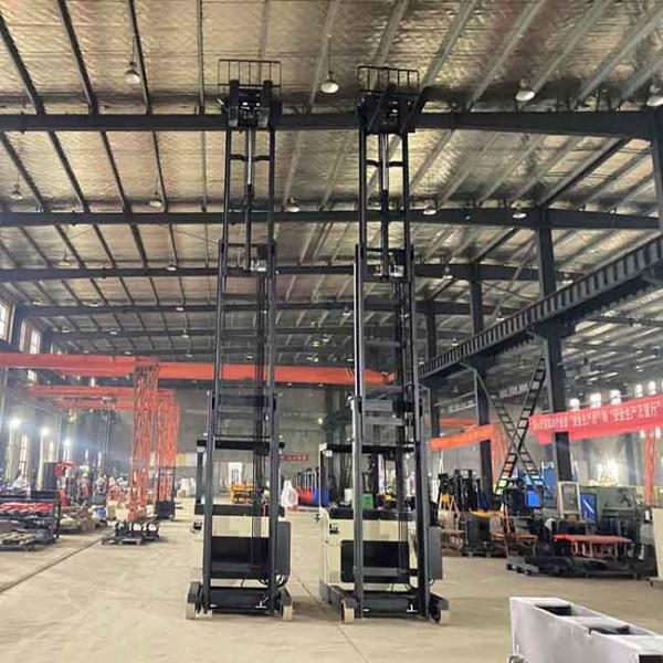 3000kg CQDE30 48V 3T Electric Reach Forklift Truck Seat Type Triplex 3-6m Mast