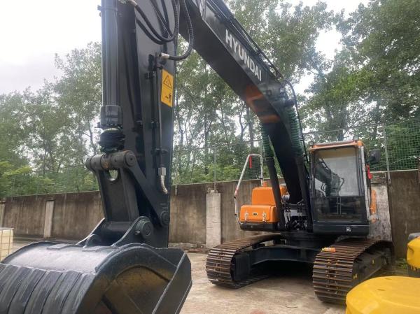 Used 2023 Hyundai 220LC Excavator 22 Ton with 12 Month Warranty