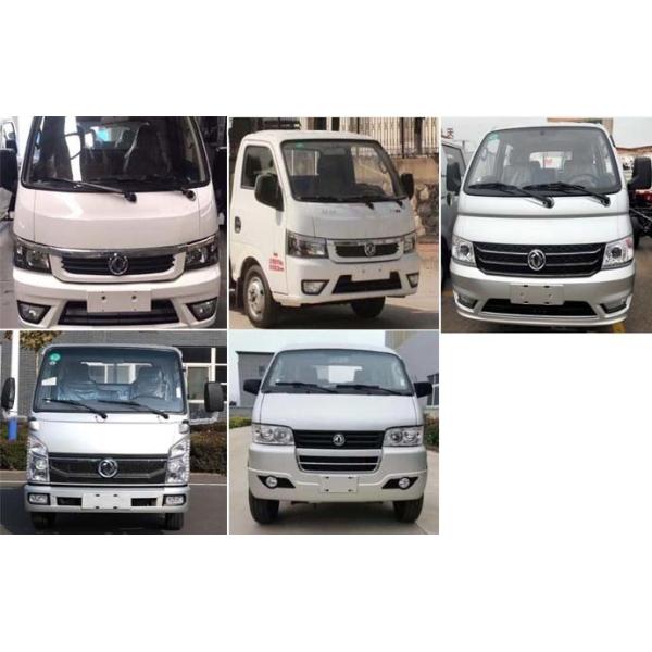 Le nettoyage des routes et des parcs urbains avec barricades