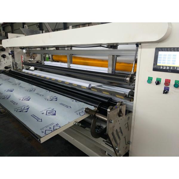 Machine à rembobiner les rouleaux de papier toilette et d'essuie-tout