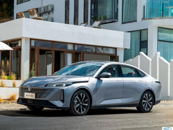 2024 Changan Eado Plus Blue Whale 1.4t GDIdct Ride-On Gasoline Automobile Passenger Cars