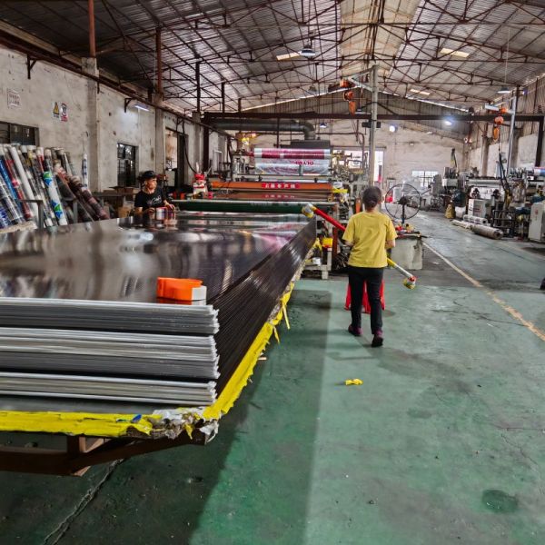 Multiwall 4*8feet Clear Polycarbonate Hollow Sheet 10mm Thick Twinwall Panel Providing Lightweight Durable Solution with UV Protection and High Strength for Awning and Canopy