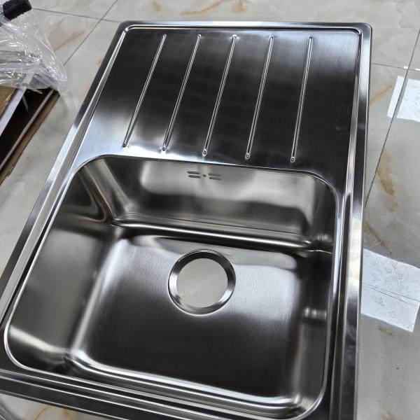 Évier en acier inoxydable brossé à la glace Nano Gun Gris Évier en acier inoxydable 304 Évier en acier inoxydable installé sous scène