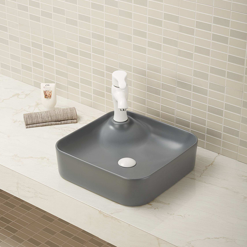 Поверхностный устойчивый квадрат Washbasin царапины пятна над серой встречной раковиной