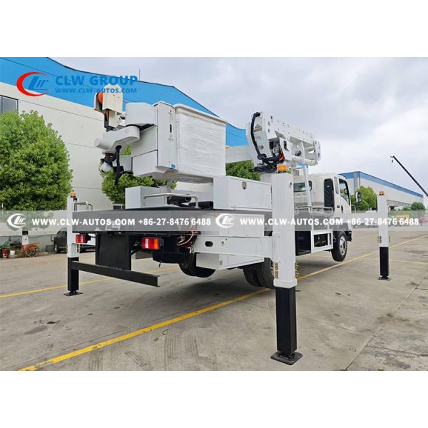 HOWO 18m Insulated Boom Aerial Work Platform Truck with 45kV Insulation Handling Jib